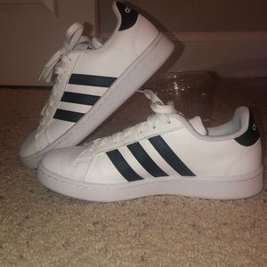 BRAND NEW ADIDAS VL Court 2.0 sneakers 💥💥